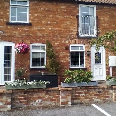 The Lincolnshire Poacher Inn Metheringham Exterior foto