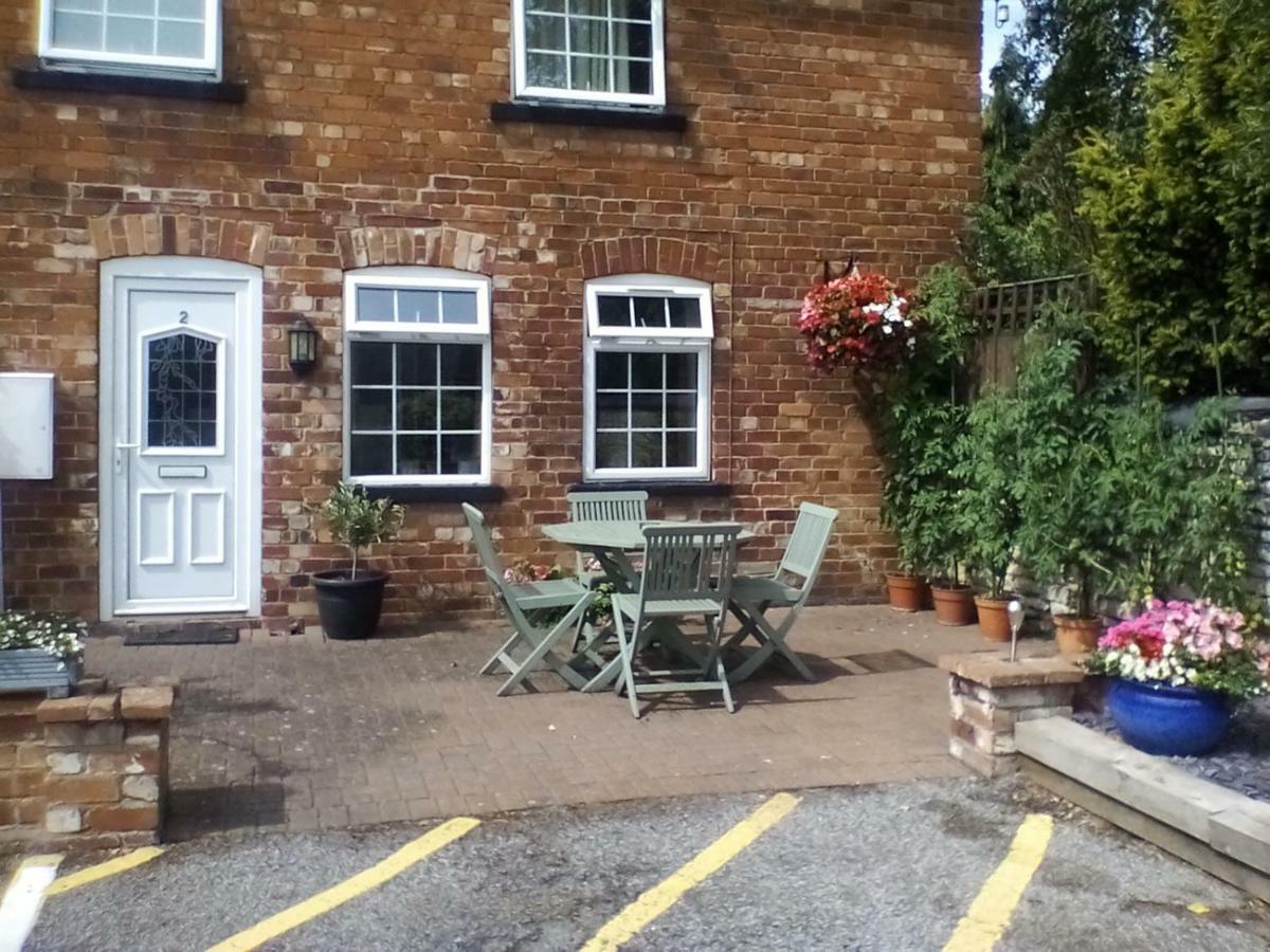 The Lincolnshire Poacher Inn Metheringham Exterior foto