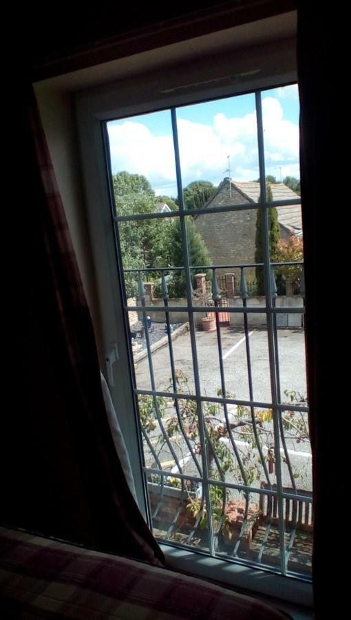The Lincolnshire Poacher Inn Metheringham Exterior foto